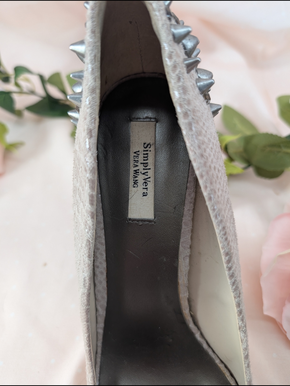 Simply Vera Vera Wang Women's Light Gray Spike-Trim Pump